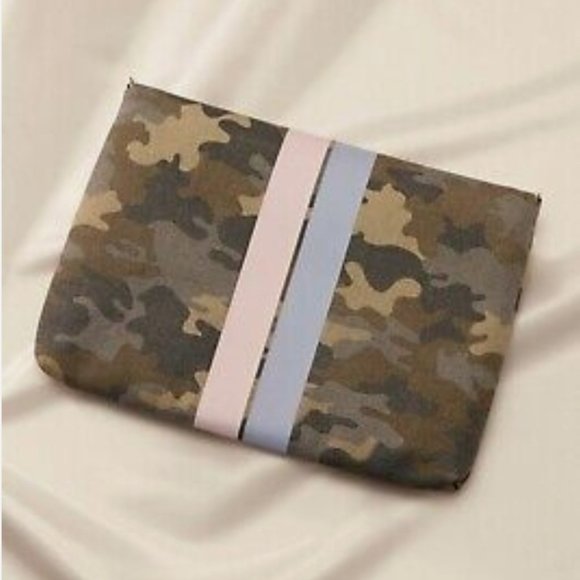 STELLA & DOT BELLAMY CLUTCH-CAMO - Picture 3 of 5